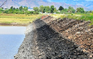 Por sequía, bordos de abrevadero en Durango capital concentran poca agua 