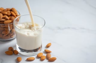 La leche de almendra es recomendada para bajar de peso