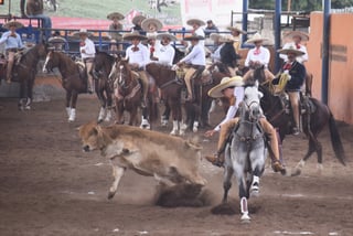 Charreada nocturna en Gómez Palacio