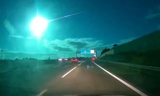 VIDEOS: Ya llévanos diosito; ahora una bola de luz verde sobrevuela el cielo en España