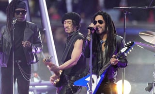 Lenny Kravitz recrea una discoteca al aire libre entre rock y fuego