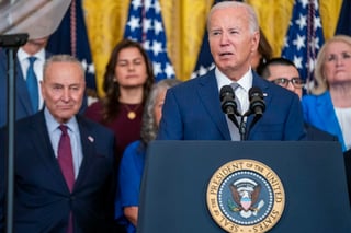 Biden dice que es 'sentido común' su plan de ayuda a migrantes en EU