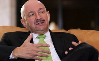 Captan a Carlos Salinas de Gortari en fiesta junto a embajador de México en España