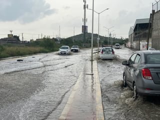 Lluvias dejan fuertes charcos en Lerdo 