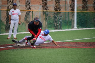 Aúllan en el slow pitch universitario