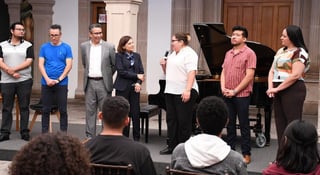 Artistas de la ESMUJED conversan con la pianista Claudia Machuca Toscano