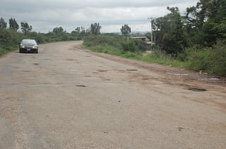 Aumentan daños en vehículos por baches en carreteras