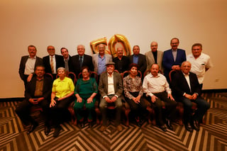 Médicos se reencuentran en 50 aniversario