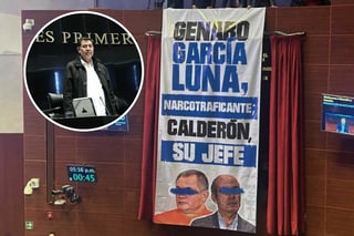 Genaro García Luna: Cuelgan manta en el Senado ‘narcotráficante’, le llaman y ‘Calderón su jefe’