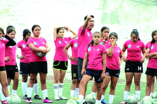 Invitan a selecciones de futbol femeniles 