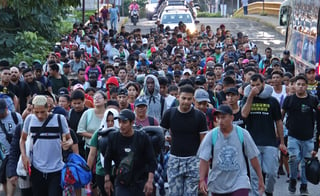 Migrantes parten en caravana a Estados Unidos desde la frontera sur de México