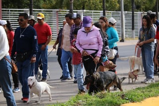 Valientes junta a más de 100 perros 