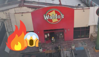 Incendio consume una tienda Waldo's en pleno Buen Fin