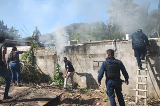 Rescatan a mujer de una vivienda que se incendiaba en Tamazula