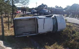 Joven vuelca en carretera Mezquital-Nayarit; solo se reportan daños materiales