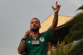 Maluma desata furor en el Monumento a la Revolución con concierto sorpresa