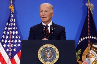 Biden califica aranceles de Trump a México y Canadá de 'grave error'