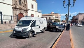 Hombre fallece a bordo de una camioneta frente a la Catedral de Durango