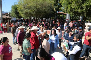 Diputado local mantiene recorridos en comunidades de Las Quebradas