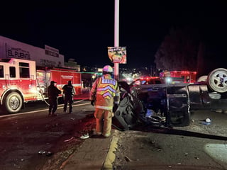 Hombre es rescatado de fierros retorcidos tras accidente en Santiago Papasquiaro