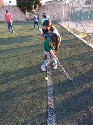 Inició Clínica de hockey sobre pasto 