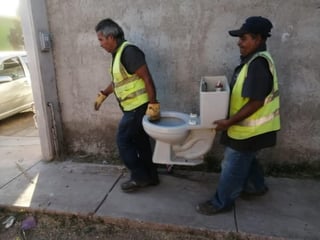 Zonas marginadas y hasta residenciales, se convierten en tiraderos 