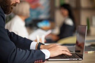 La implementación de un software de evaluación de desempeño en las empresas y su importancia