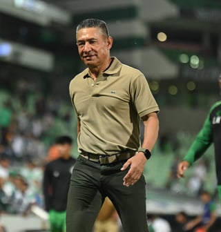 Nacho Ambriz ve cercano el retiro de Aguirre 