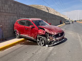 Choque de vehículos en Lerdo dejo fuertes daños materiales