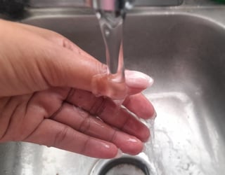 Por altas temperaturas, sube el consumo de agua en Durango