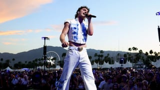 El cantante Benson Boone lanza 'Momma Song' junta a una gira ambiciosa