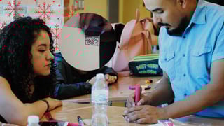 Navidad 2025: inicia el taller para hacer tarjetas navideñas