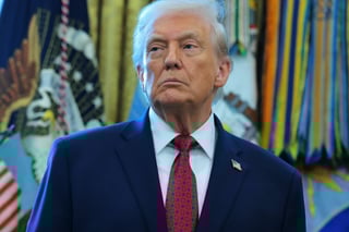 Trump declara 'organización terrorista' al régimen de Venezuela y ordena bloqueo de petroleros