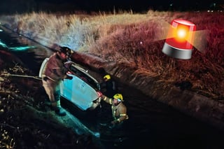 Muere conductor tras caer su automóvil a un canal en fraccionamiento Las Villas