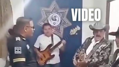 Captan a mando policiaco con banda norteña y en presunto estado de ebriedad dentro de instalaciones