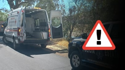 Choque frontal entre autobús y camioneta deja a una mujer prensada en la Durango-Mezquital