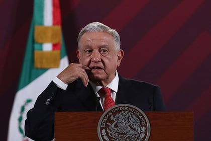 AMLO critica a ministros Piña y Laynez tras freno a extinción de fideicomisos del Poder Judicial