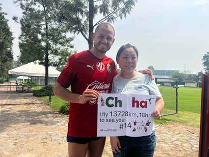 'Si lo puedes soñar, lo puedes lograr': fan de Chicharito viaja desde Hong Kong para conocerlo