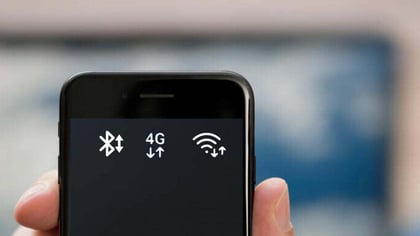 ¿Por qué aparecen unas flechas a lado del Wifi de tu celular?
