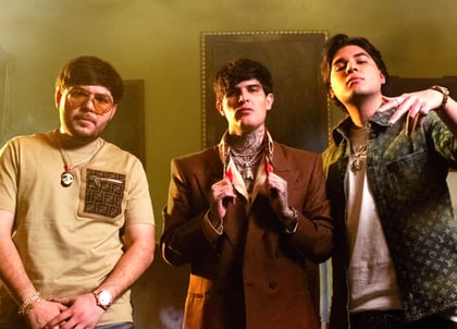 El sencillo llega de la mano de Tito Double P, Juanchito, Luis Lara Ayala y José Francisco Ríos Medina. 