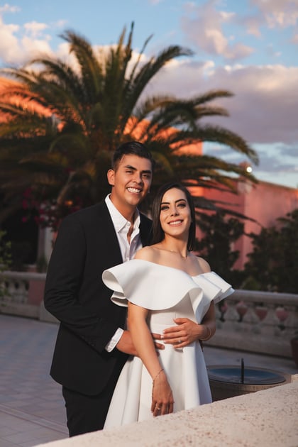 Estefanía y César lucieron felices en su despedida antes de llegar al altar.