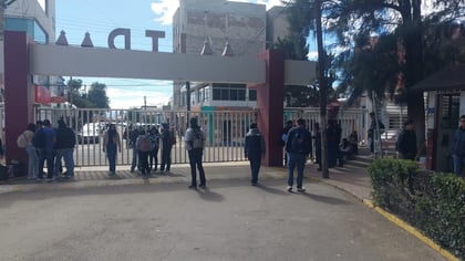 Estudiantes de Educación a Distancia cierran ITD en protesta por incumplimiento de acuerdos