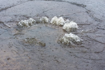 Encharcamientos. Algunas calles se ponen intransitables para peatones y conductores con las lluvias.