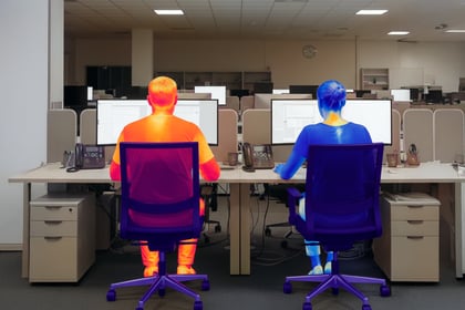 El misterio del suéter eterno: por qué las mujeres sienten más frío que los hombres