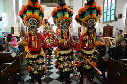 Concepto. El significado del 'Viejo de la Danza' cambia según la región, pero en la mayoría de las comunidades se le reconoce como guía y guardián del grupo de danzantes.