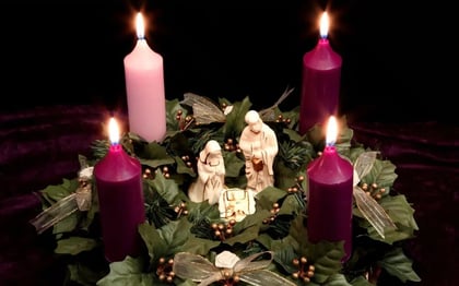 Significativa. Dentro de muchas comunidades cristianas, la corona de Adviento es un símbolo tradicional de los días previos a la Navidad.