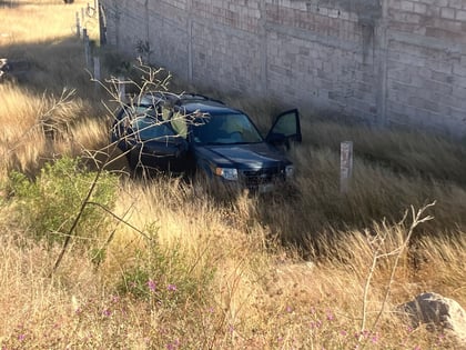 Accidente. Cuatro personas resultaron con lesiones que no ponen en riesgo su vida al volcar la camioneta en la que viajaban.