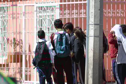 Educación. A pesar de que es un derecho existen personas incluso en la zona urbana que no han tenido acceso a los estudios.