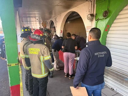 Operativo. Acudieron diversas dependencias a realizar una inspección general con los locatarios.