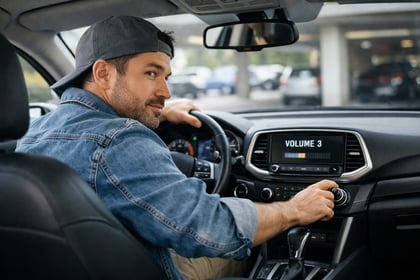 ¿Por qué le bajas al volumen cuando necesitas concentrarte al manejar? No es costumbre, es ciencia